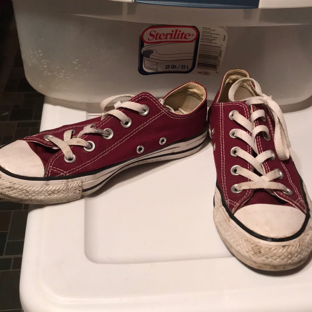 maroon converse